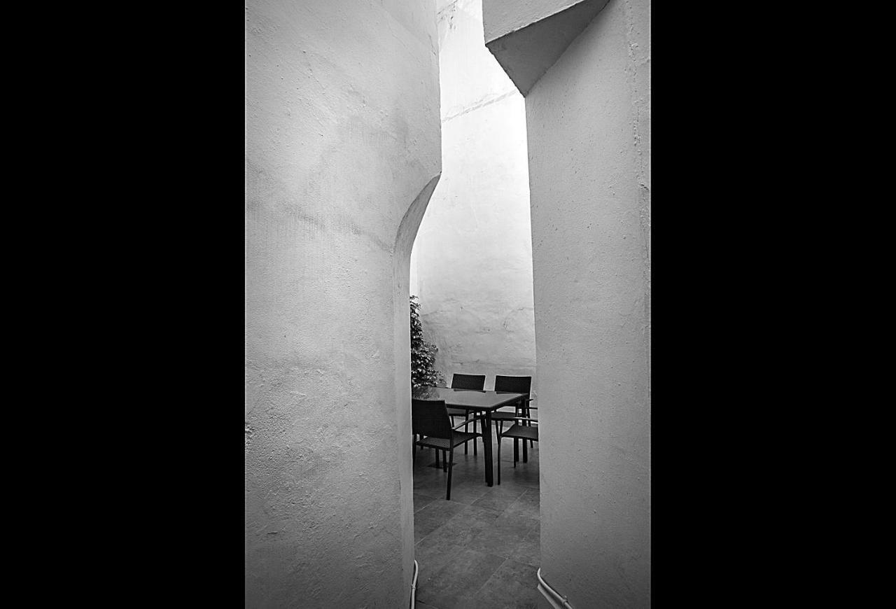 Apartamento Mendoza Sevilla Bagian luar foto