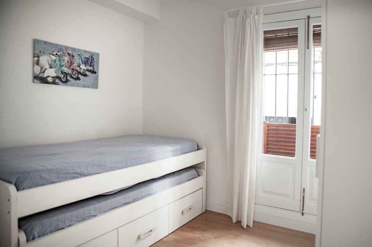 Apartamento Mendoza Sevilla Bagian luar foto